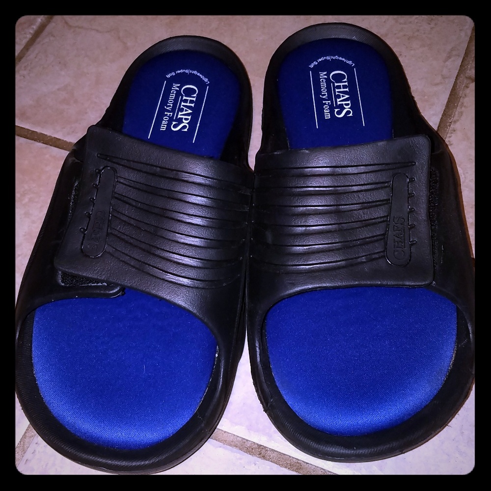 NEW**Men's Chaps flip flops - NEW, never been worn
